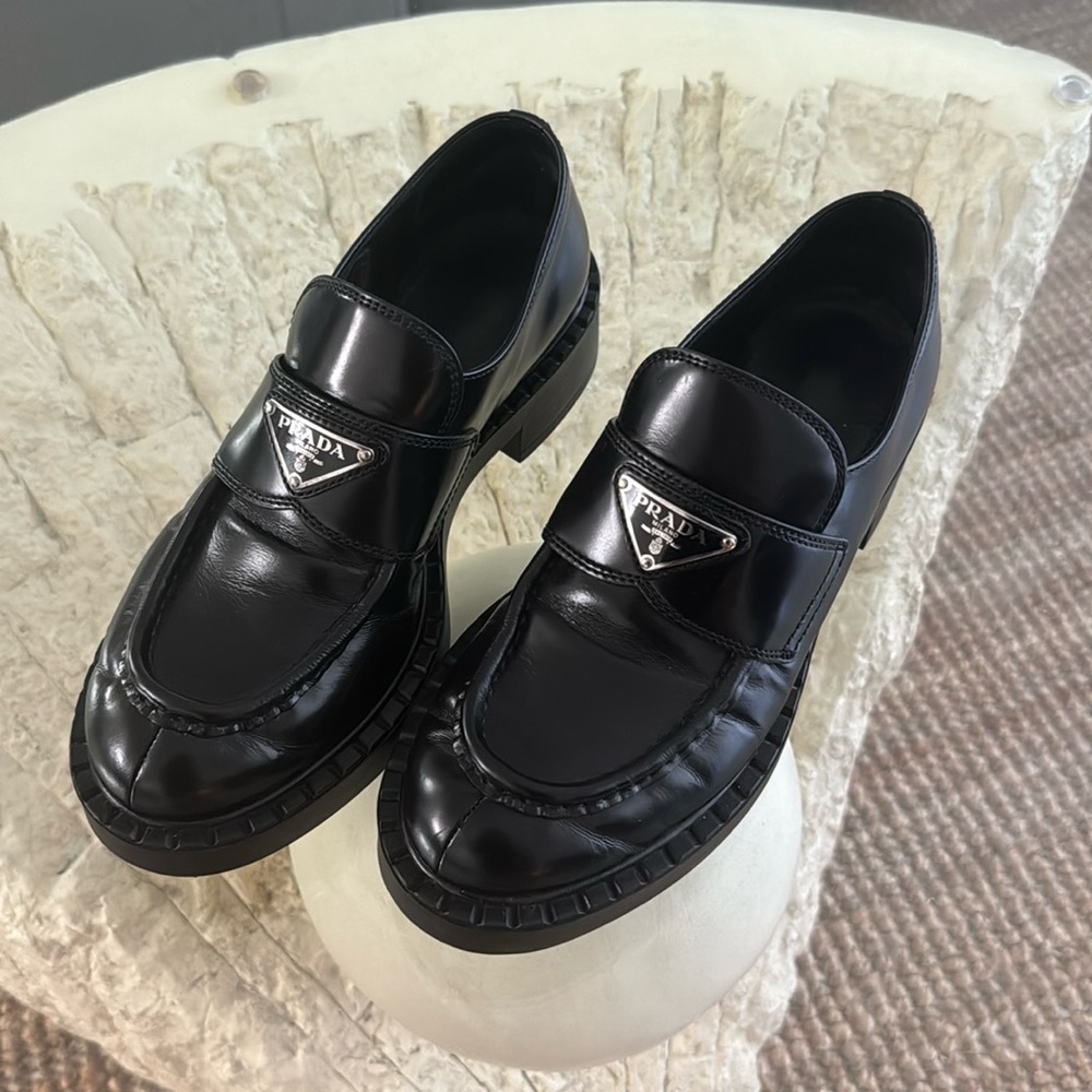 Prada Loafers in Black Size EU 38